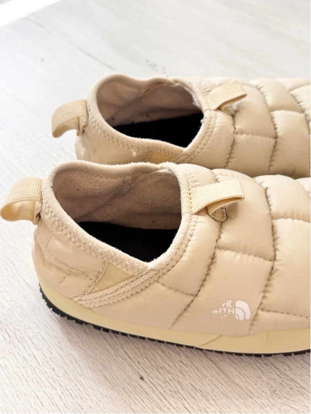 THE NORTH FACE Youth Gravel/White Dune THERMOBALL™ Traction Mules II Size 1